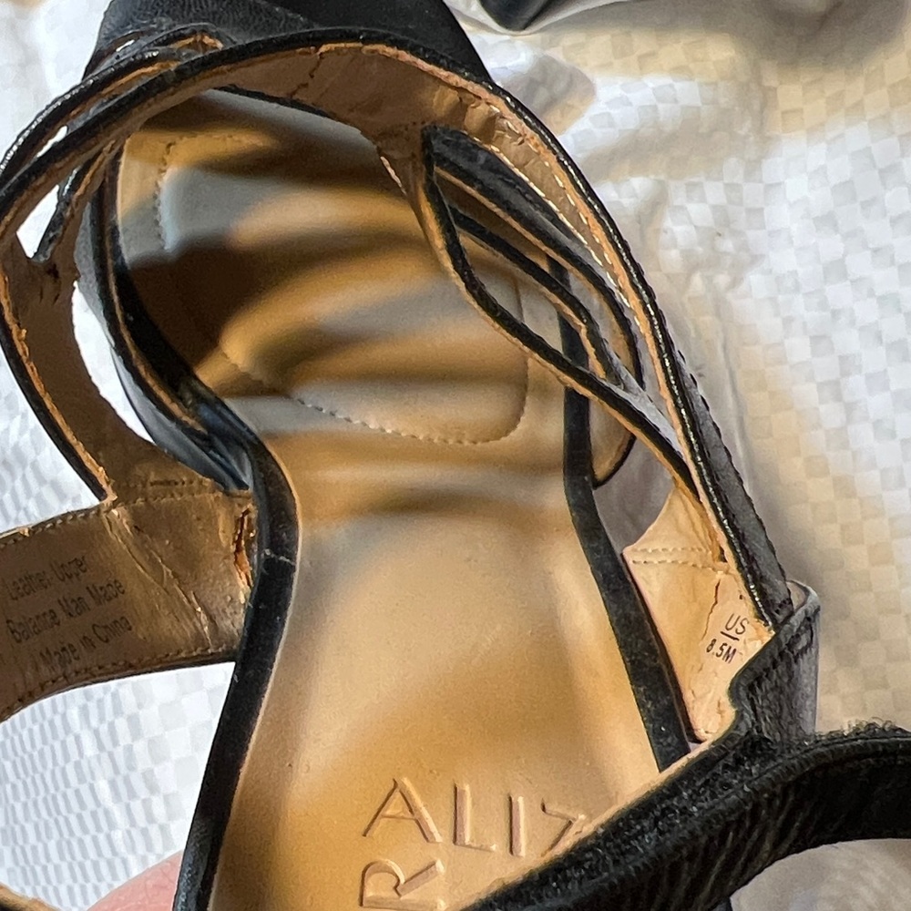 Naturalizer, Pressley, size 8.5 Black Strappy Heels - Picture 7 of 9